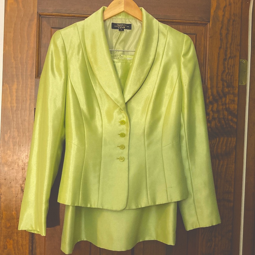 Tahari skirt suit
